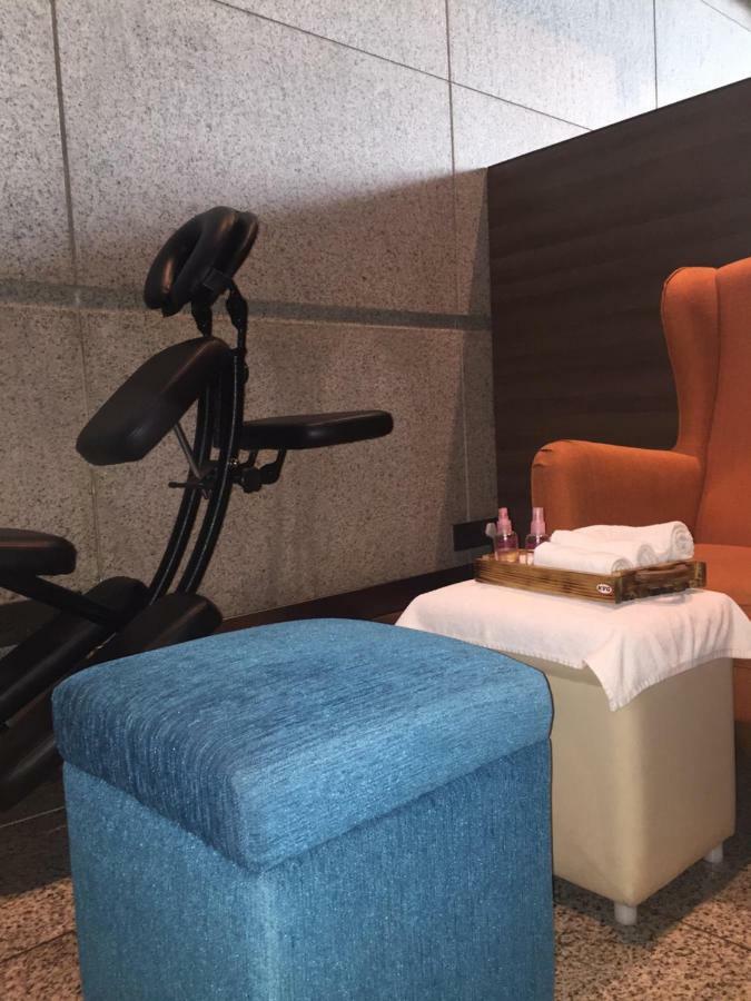 Aviserv Lounge Hotel Bombay Eksteriør billede
